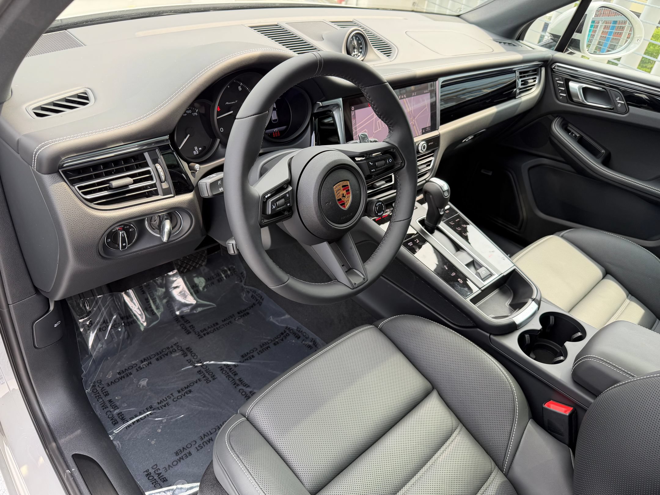 New 2026 Porsche Macan AWD/4WD image 4