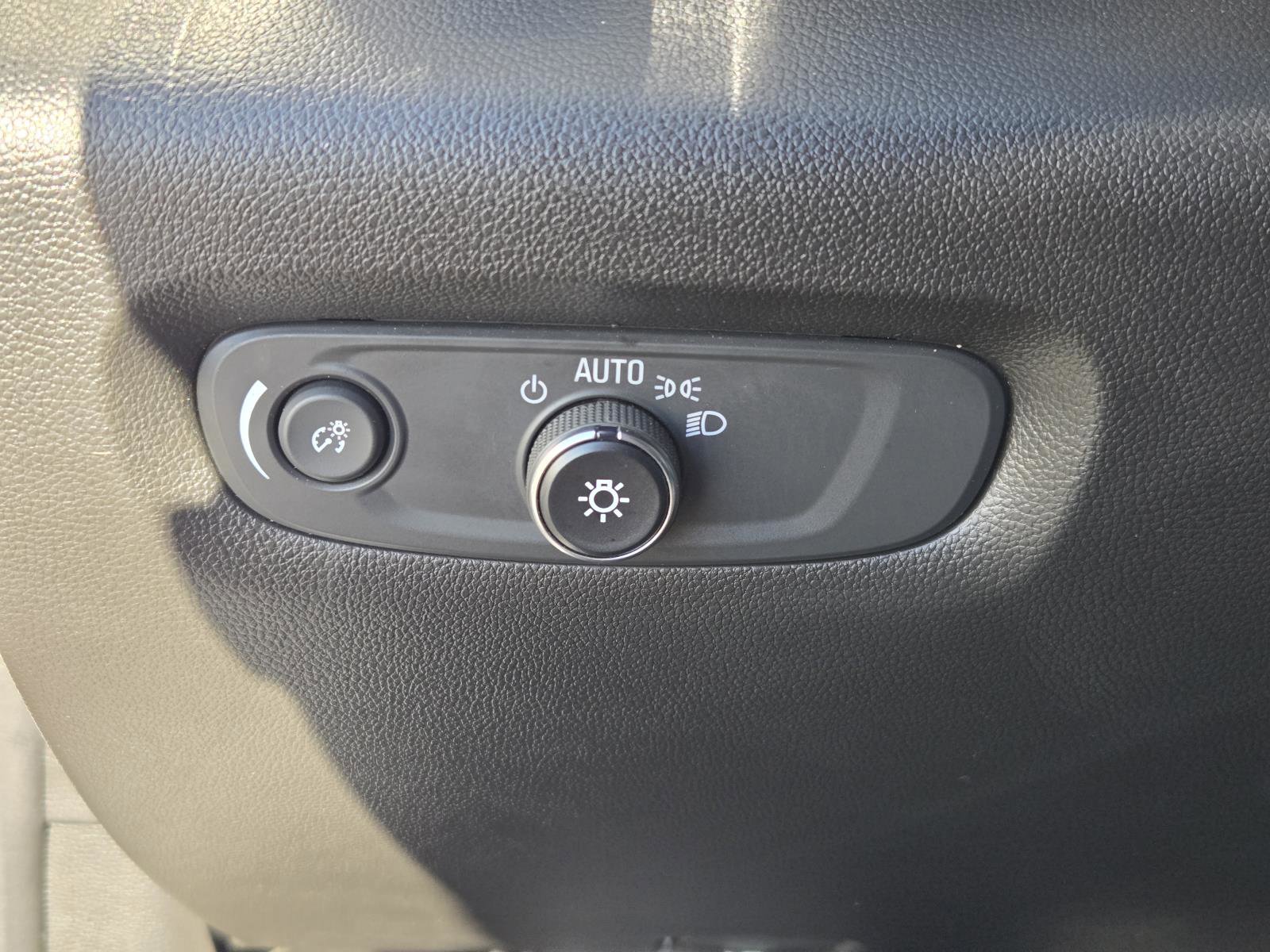 Used 2023 Chevrolet Traverse LS image 18