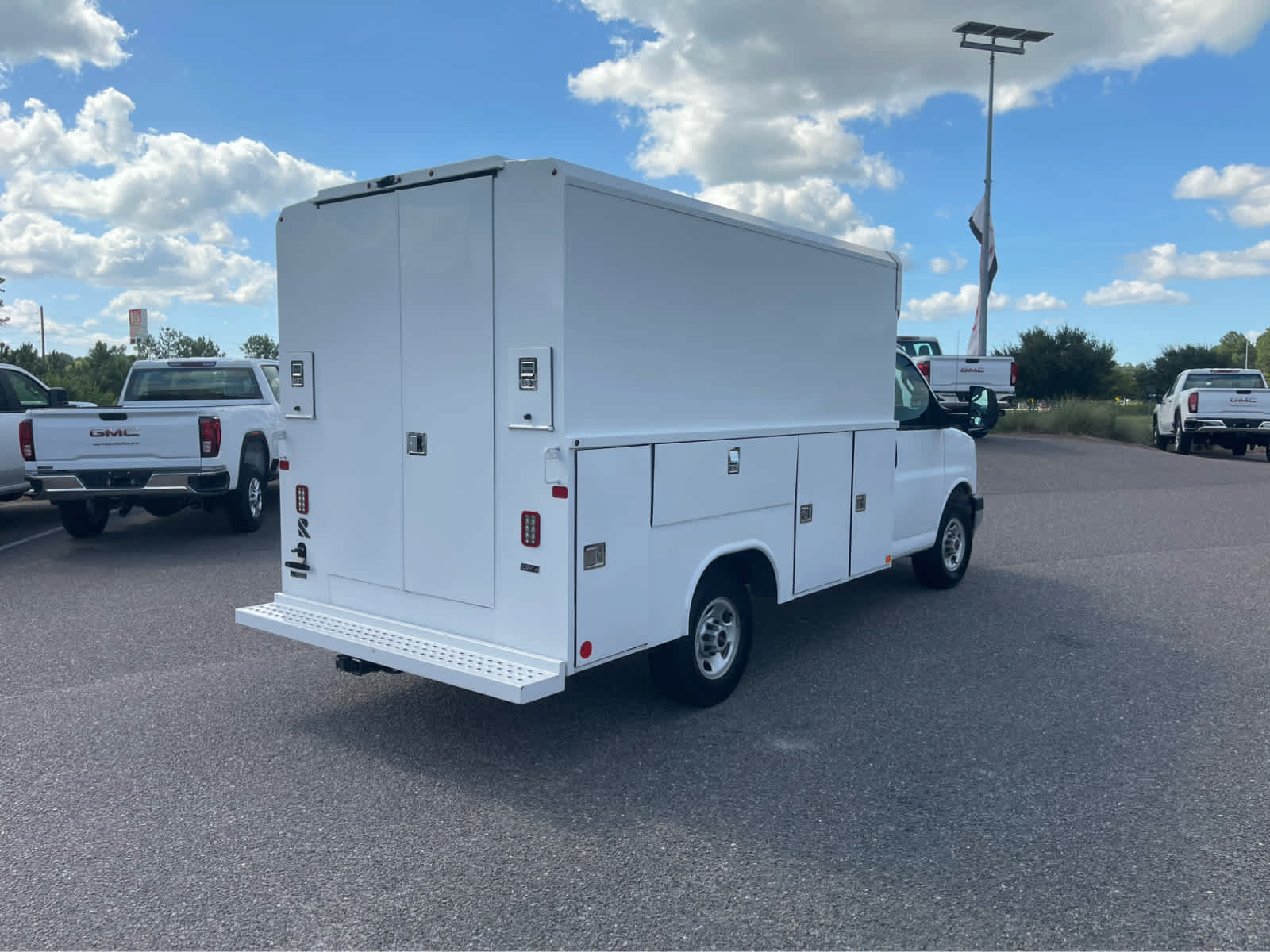Used 2023 GMC Savana 3500 w/ Power Convenience Package RWD image 5