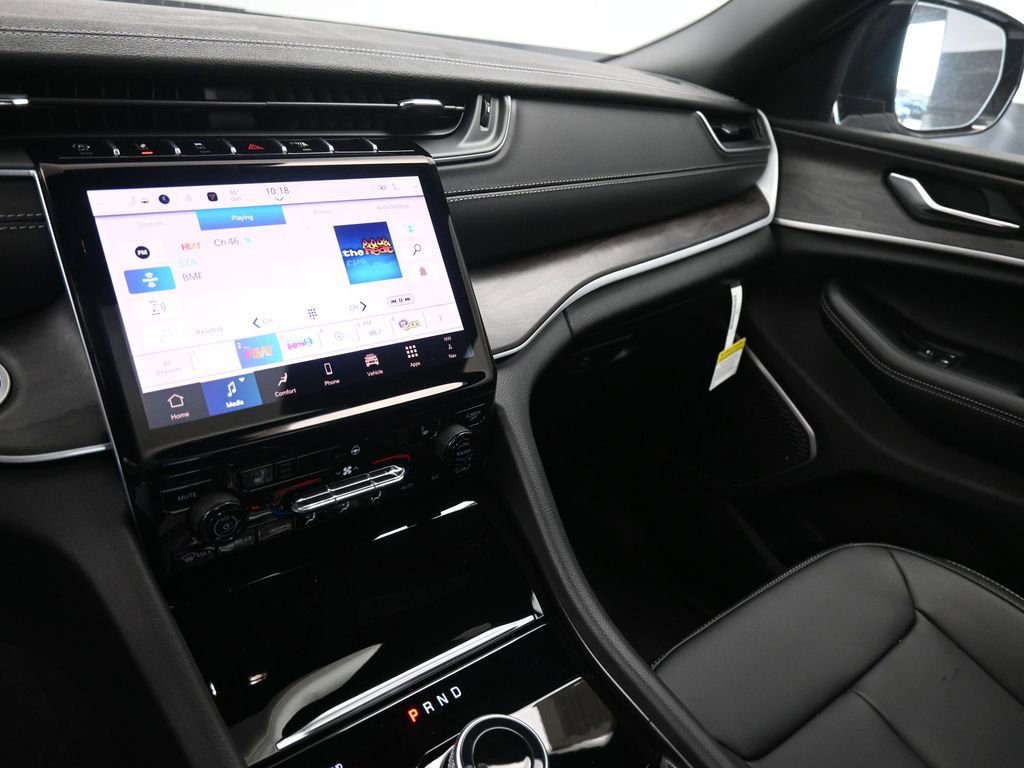 New 2025 Jeep Grand Cherokee L Limited w/ Black Appearance Package image 25