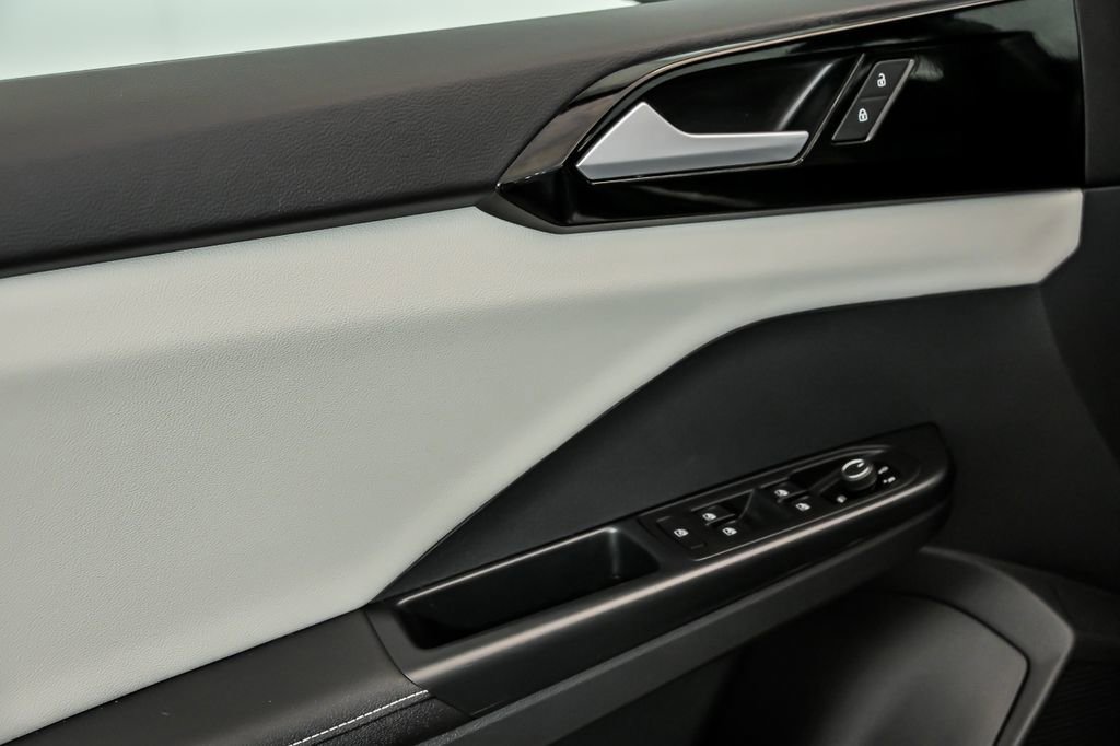 Used 2025 Volkswagen Taos S AWD/4WD image 10