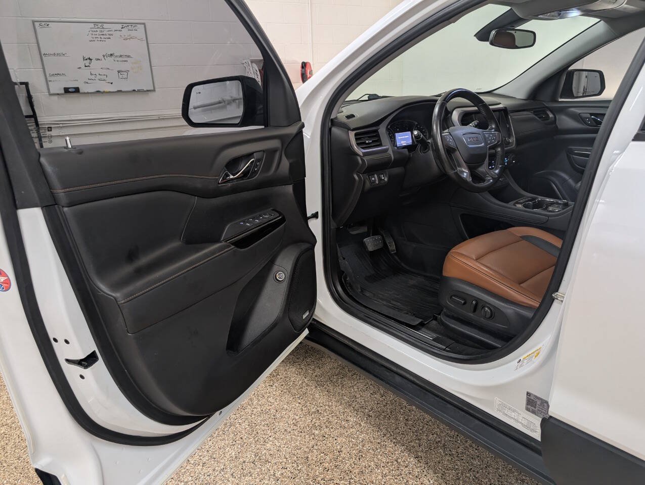 Used 2020 GMC Acadia AT4 w/ GMC Pro Grade Package AWD/4WD image 25