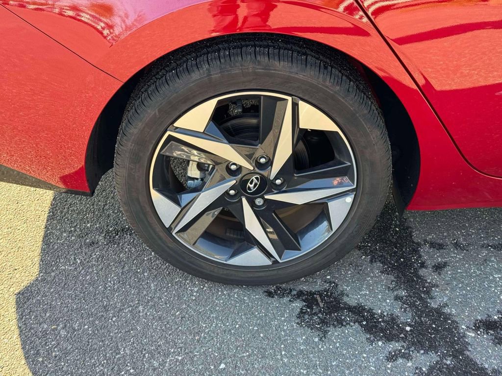 Used 2023 Hyundai Elantra Limited FWD image 10