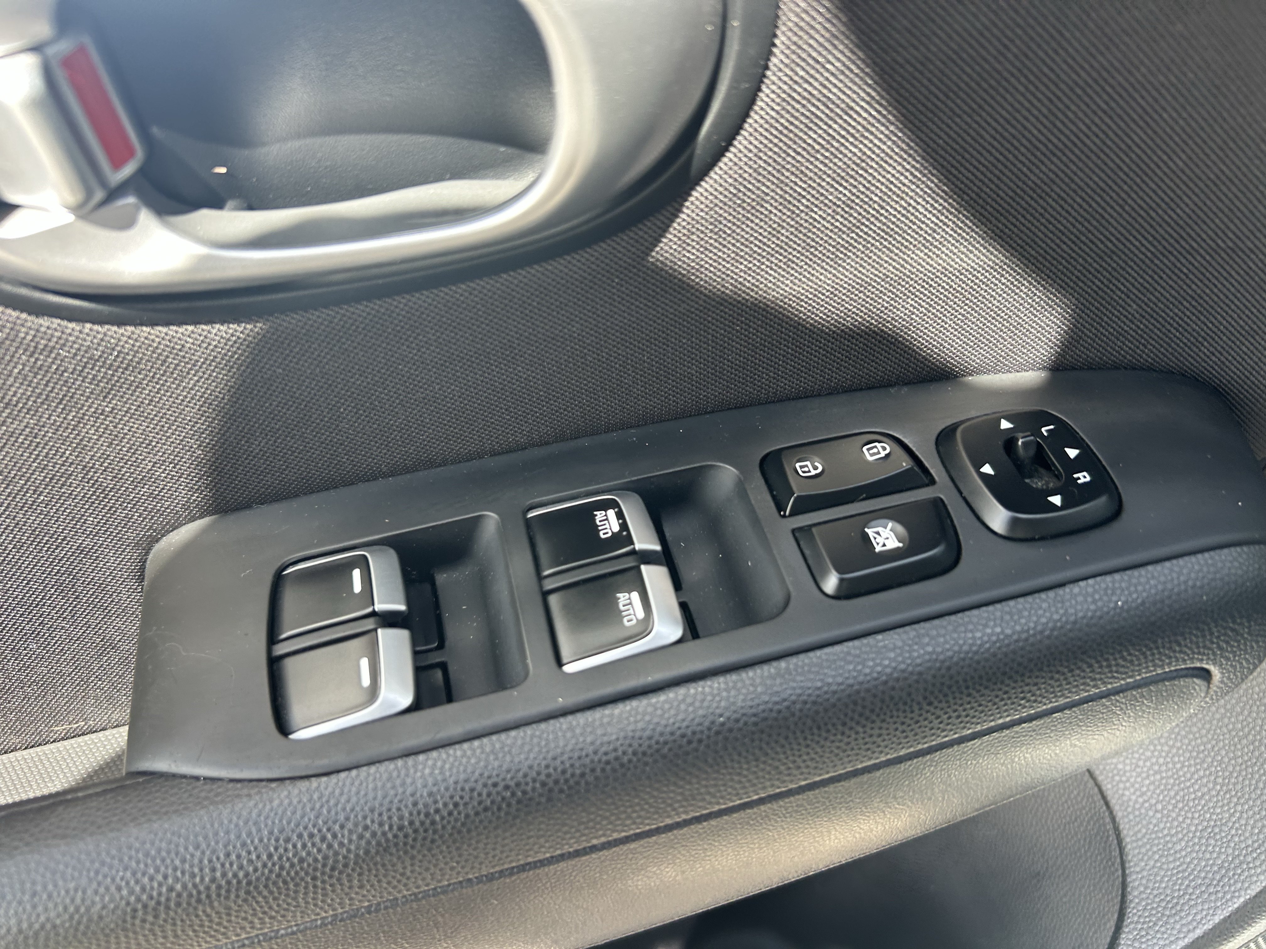 Used 2018 Kia Soul + FWD image 30