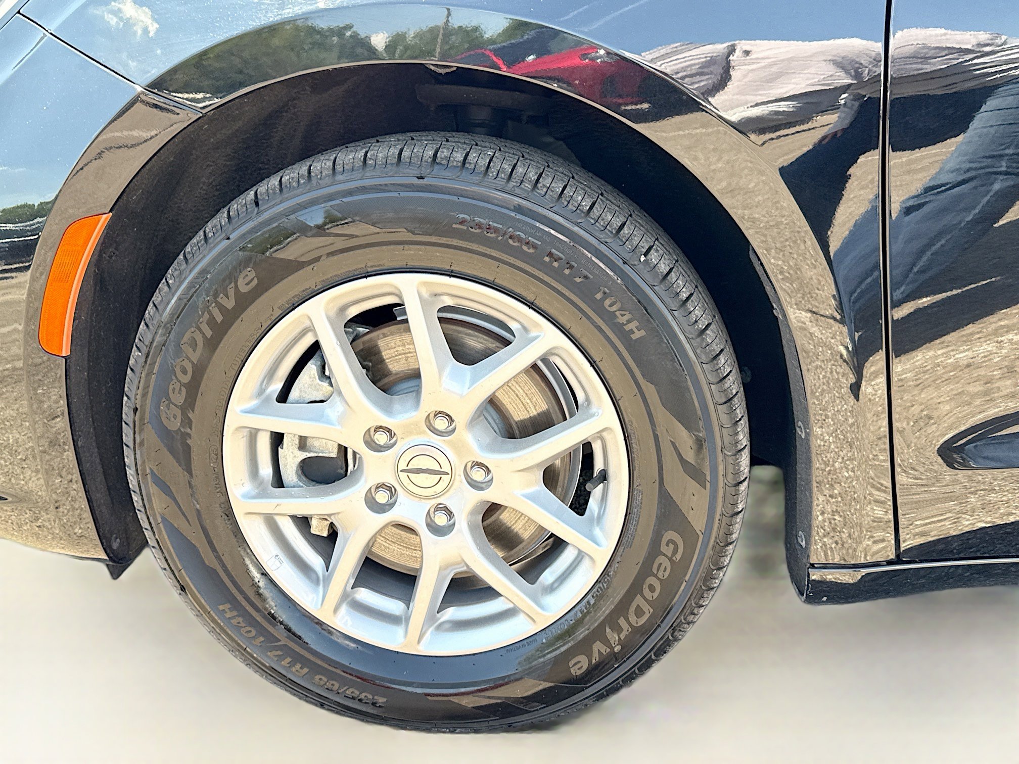 Used 2024 Chrysler Pacifica Touring-L FWD image 42