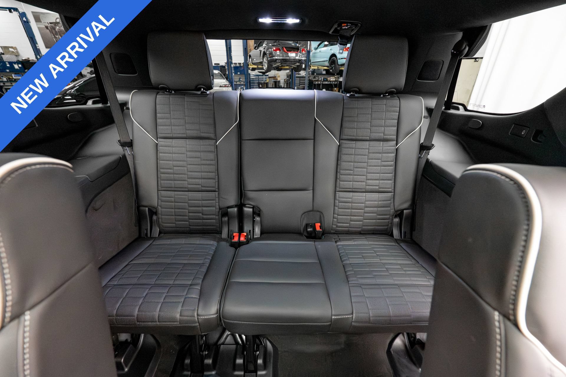 Used 2025 Cadillac Escalade Sport Platinum w/ LPO, Floor Liner Package AWD/4WD image 20