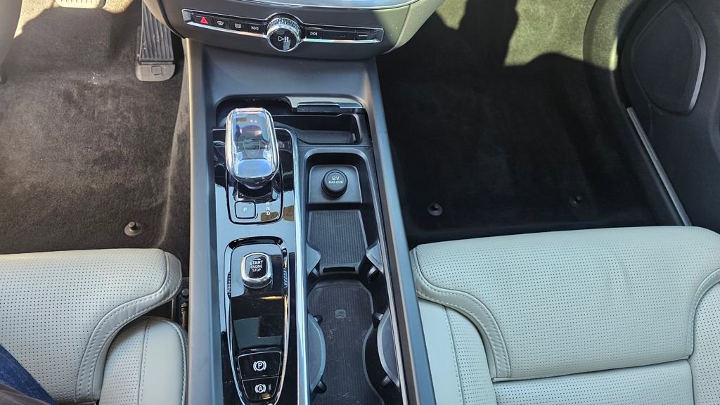 Certified 2024 Volvo V60 B5 Cross Country Ultimate image 25