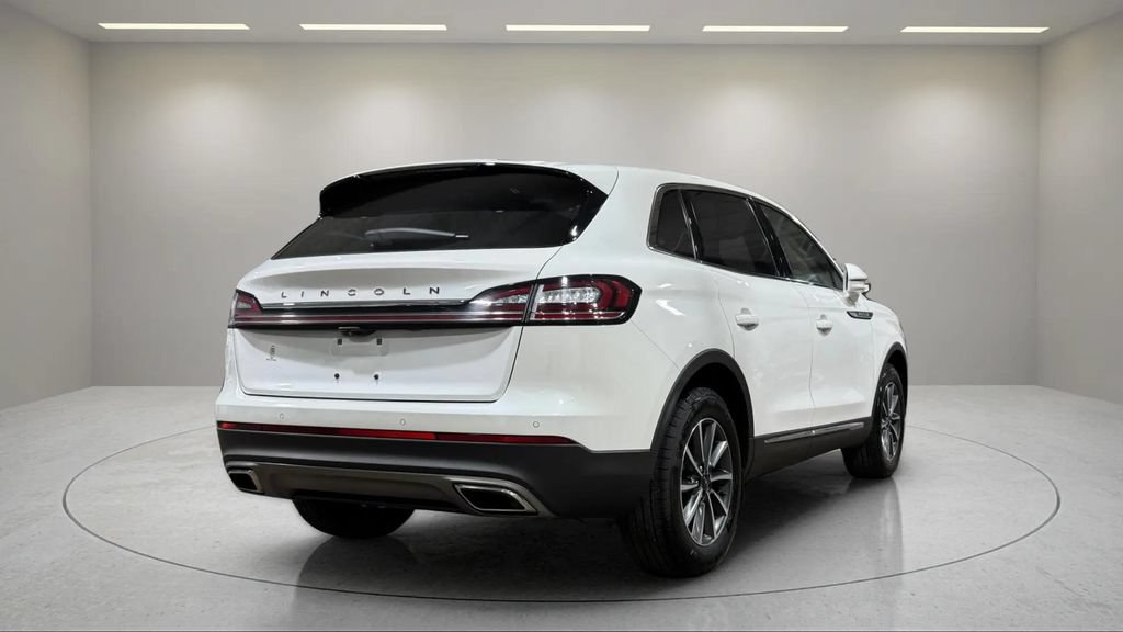 Certified 2022 Lincoln Nautilus FWD image 3