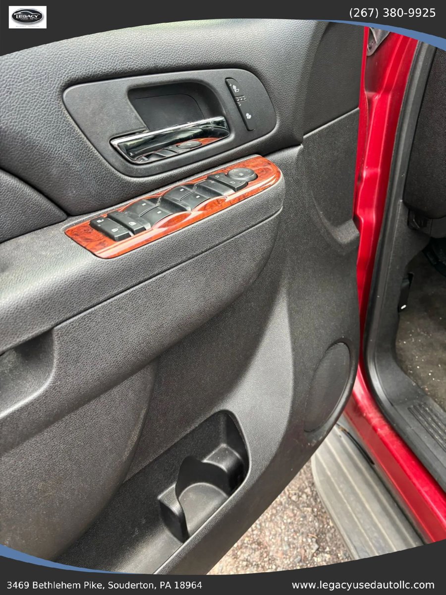 Used 2013 Chevrolet Suburban LT image 13