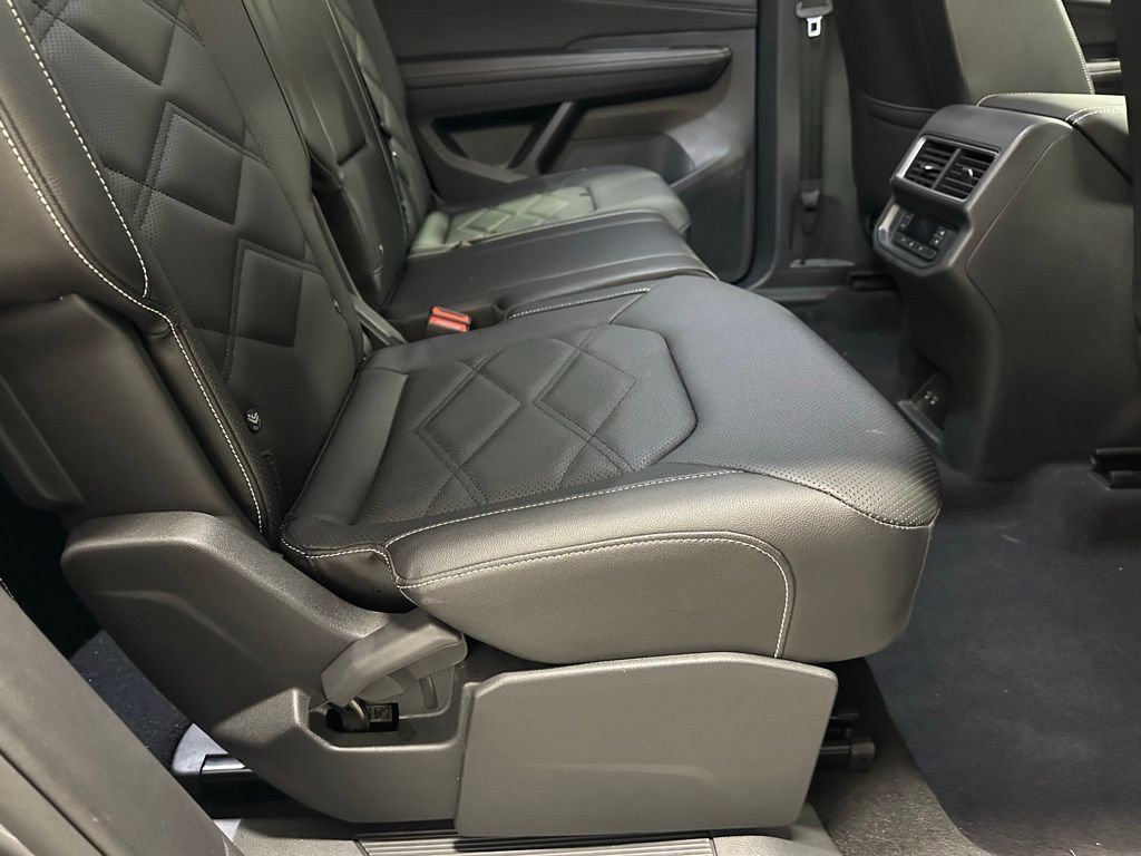Used 2025 Volkswagen Atlas SE AWD/4WD image 55
