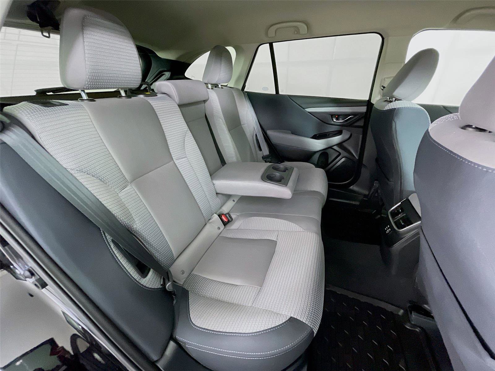 Used 2025 Subaru Outback Premium image 29