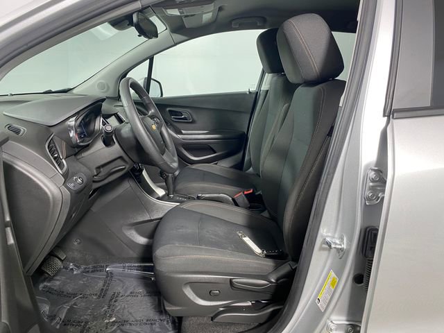 Certified 2022 Chevrolet Trax LS w/ Tint and Cruise Package image 12