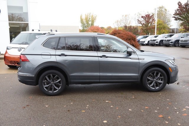 Used 2023 Volkswagen Tiguan SE image 2