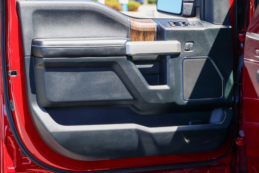 Used 2019 Ford F150 Lariat w/ Equipment Group 502A Luxury AWD/4WD image 4