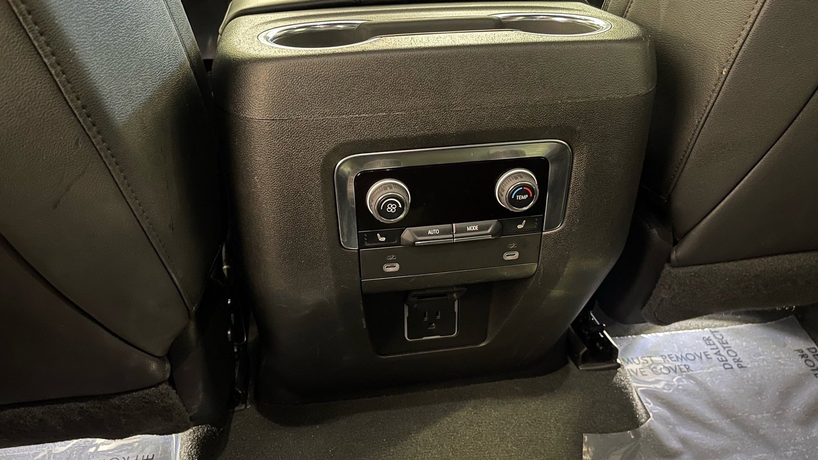 Used 2024 Chevrolet Suburban RST w/ Luxury Package image 30