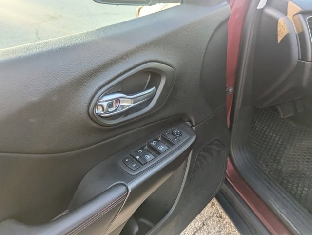 Used 2020 Jeep Cherokee Trailhawk w/ Cold Weather Group image 10