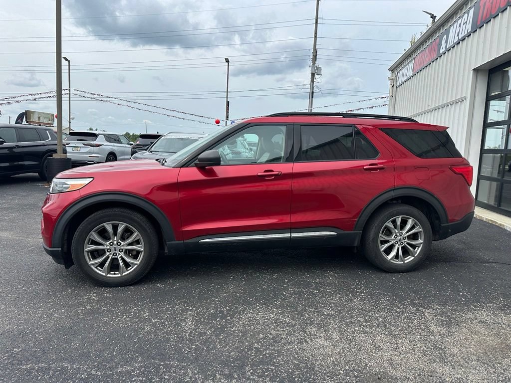 Used 2020 Ford Explorer XLT w/ Equipment Group 202A AWD/4WD image 3