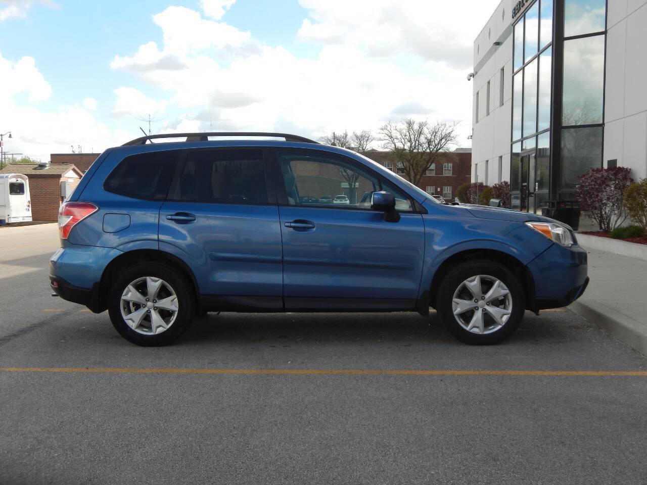 Used 2015 Subaru Forester 2.5i Premium AWD/4WD image 21