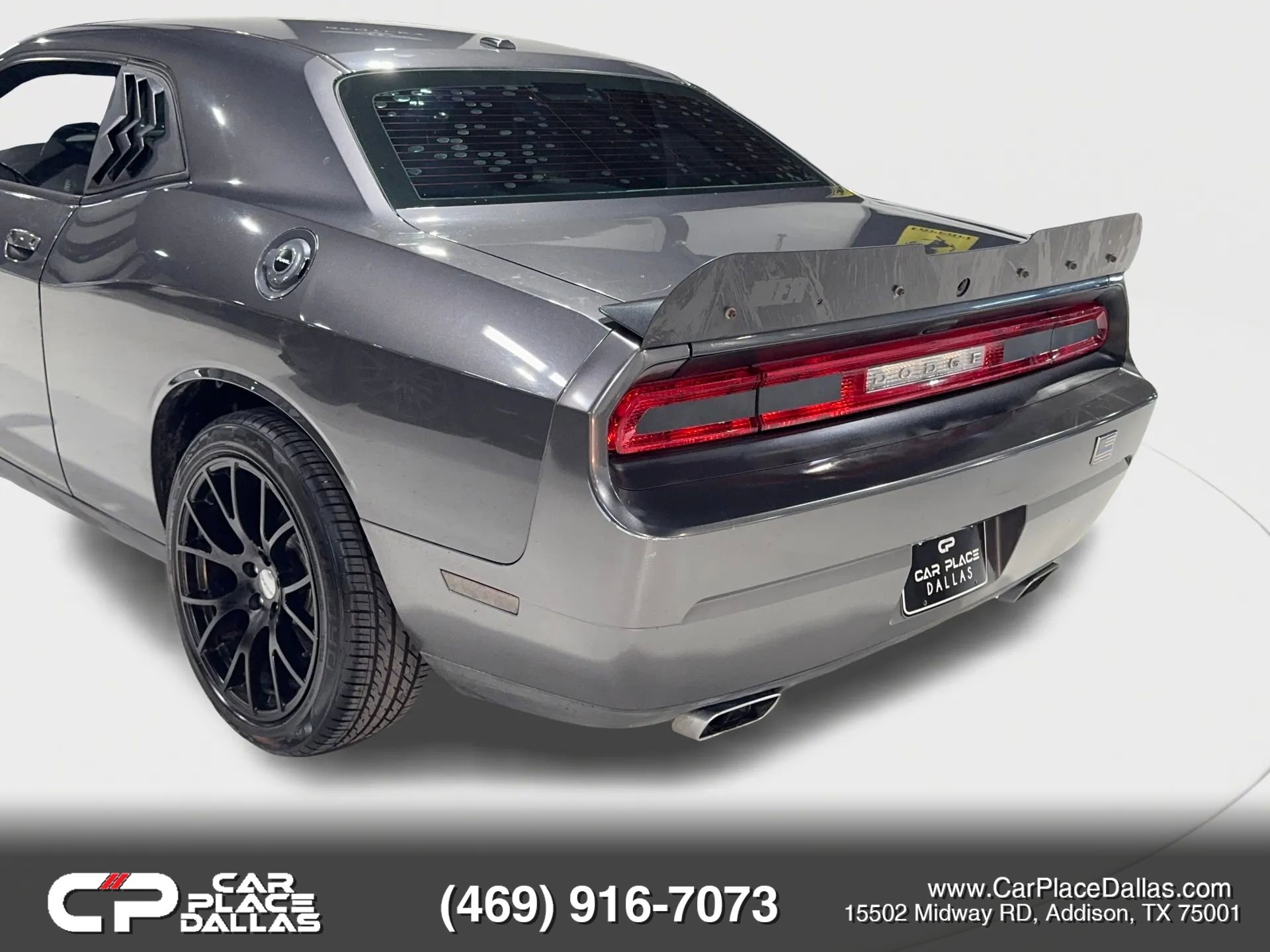 Used 2014 Dodge Challenger SXT RWD image 9
