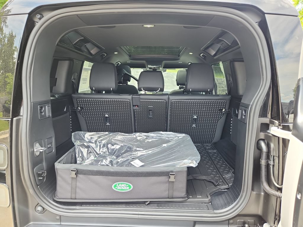 New 2026 Land Rover Defender 110 X-Dynamic SE AWD/4WD image 13