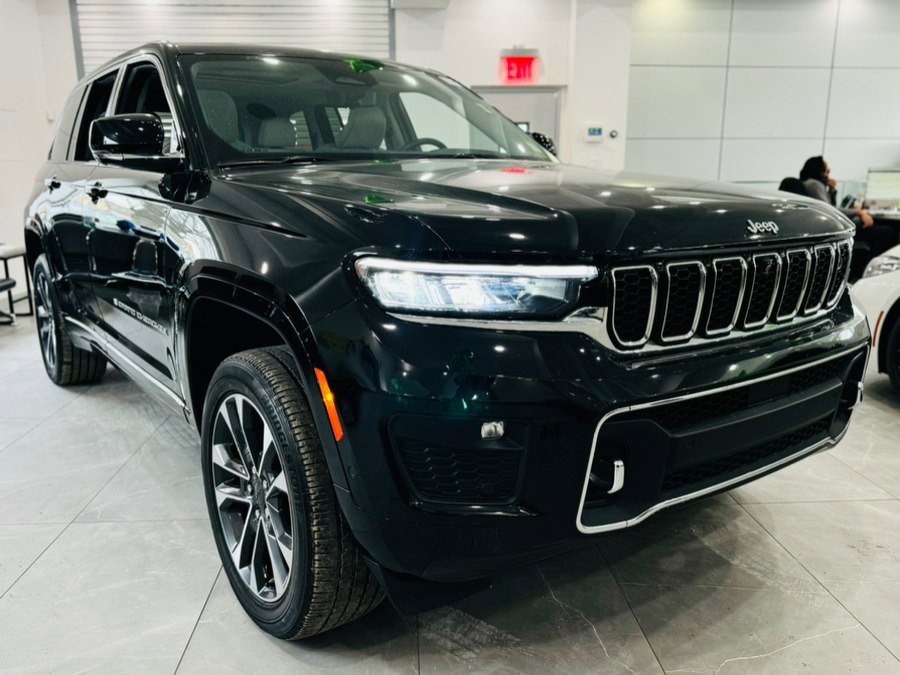 Used 2022 Jeep Grand Cherokee Overland w/ Adv Protech Group III image 11