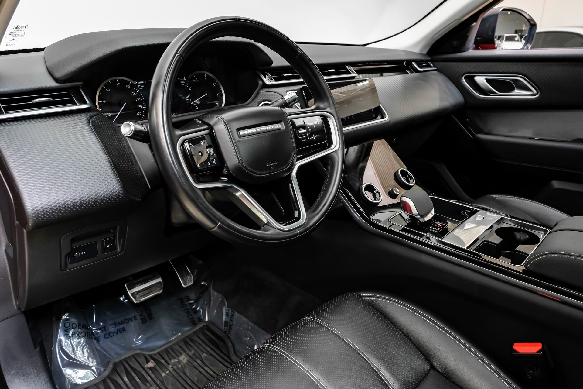 Used 2023 Land Rover Range Rover Velar R-Dynamic S image 3