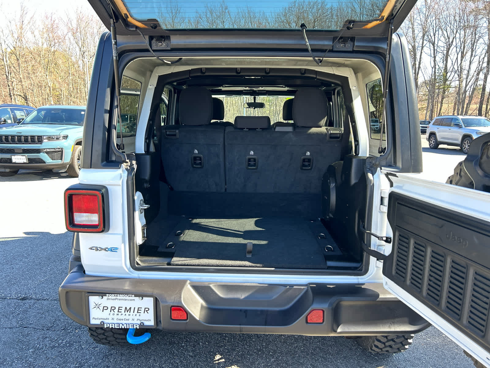 Used 2023 Jeep Wrangler Unlimited w/ Cold Weather Group image 32