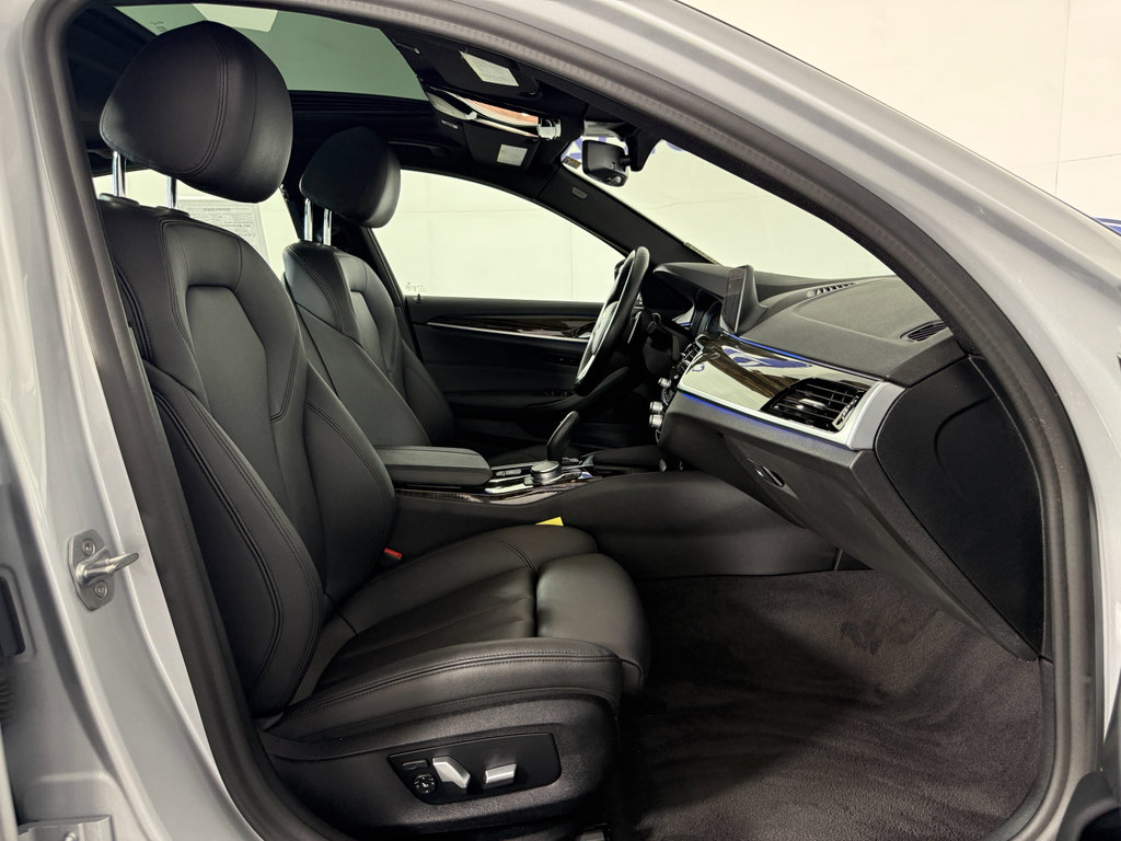 Used 2020 BMW 530i w/ Convenience Package image 11