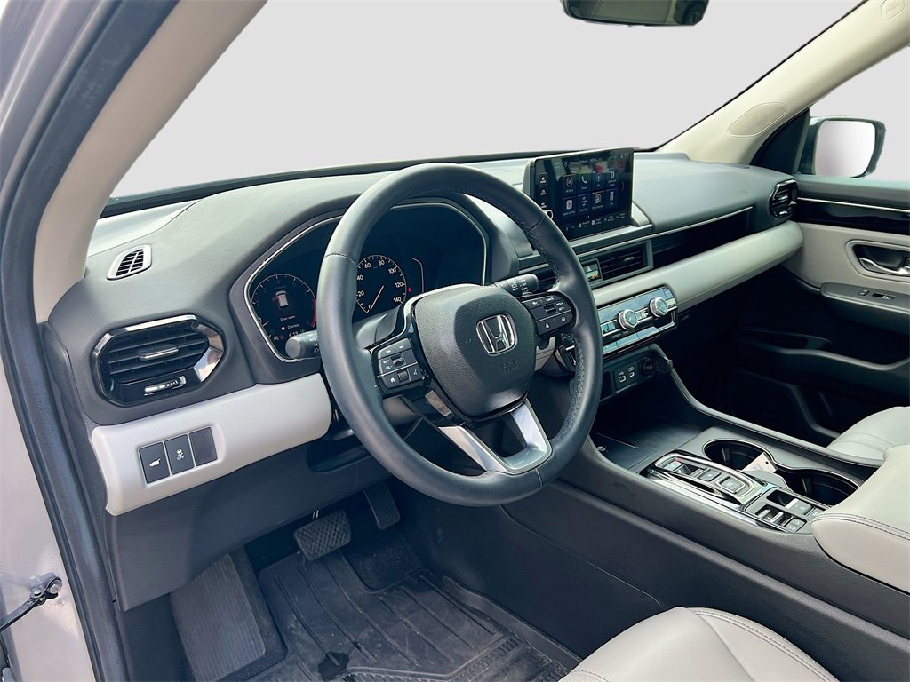 Used 2025 Honda Pilot EX-L image 9