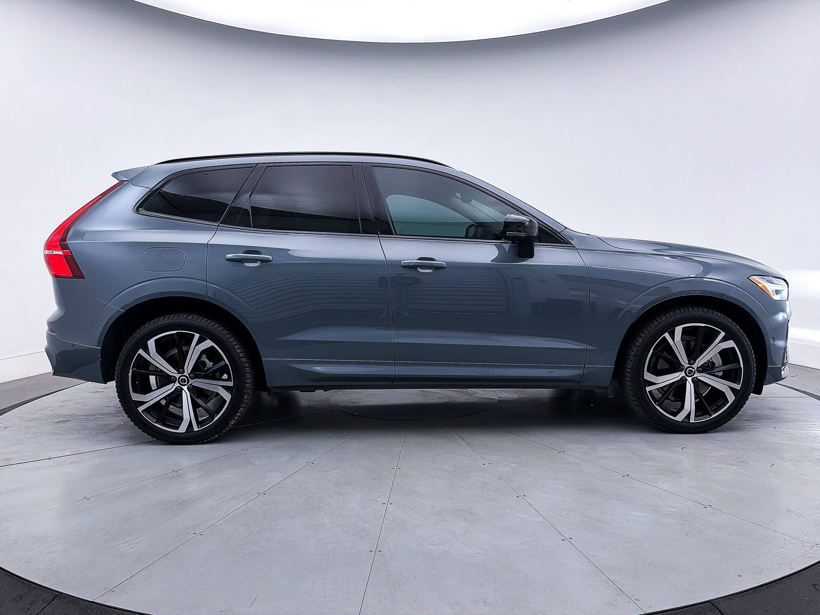 Used 2023 Volvo XC60 B6 Ultimate w/ Protection Package Premier image 42