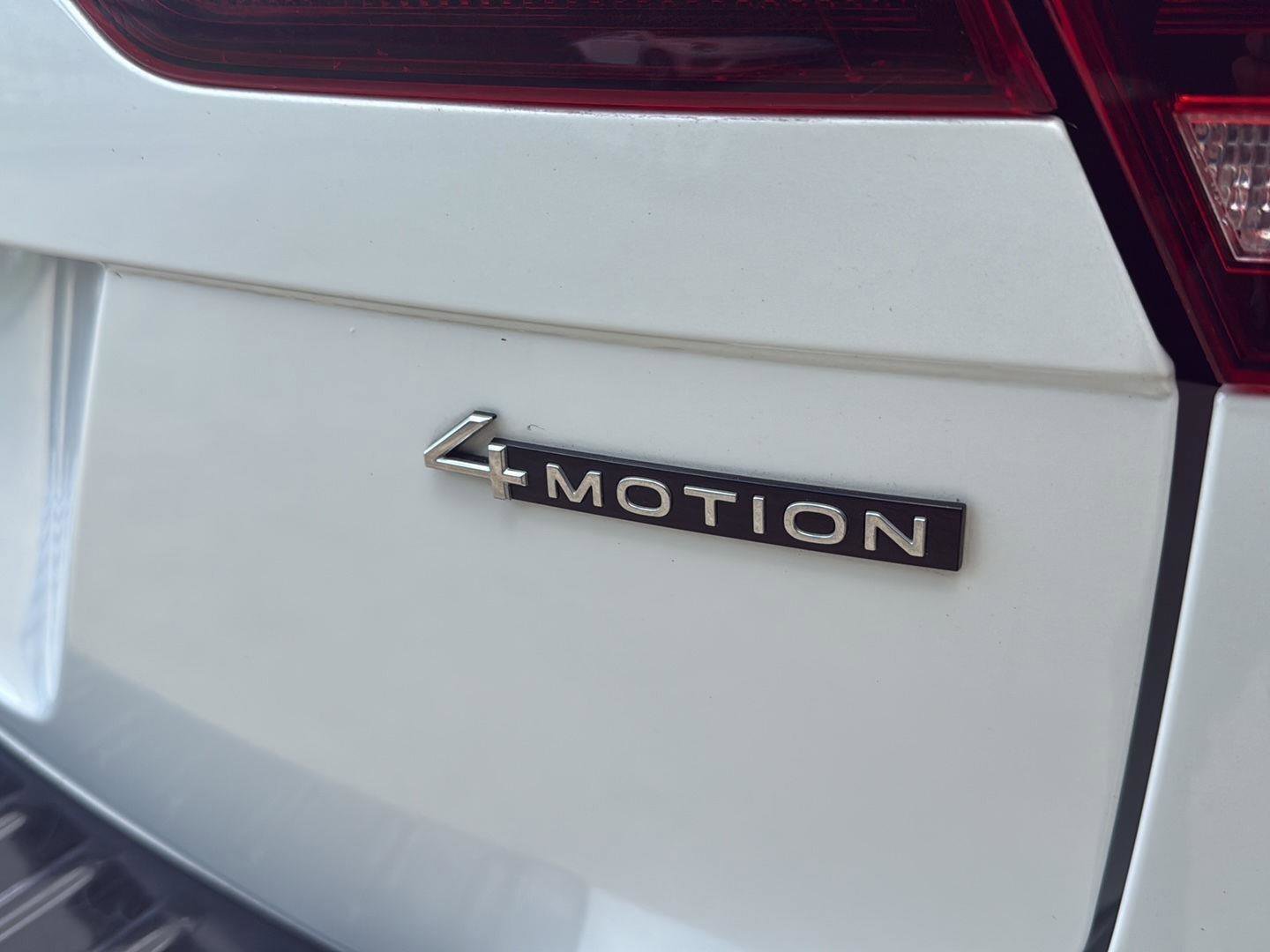 Used 2024 Volkswagen Tiguan SEL R-Line w/ MDO Package, Two-Row image 12