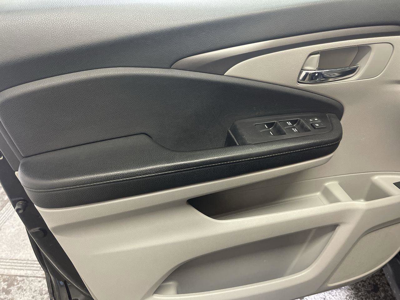 Used 2018 Honda Pilot EX image 13