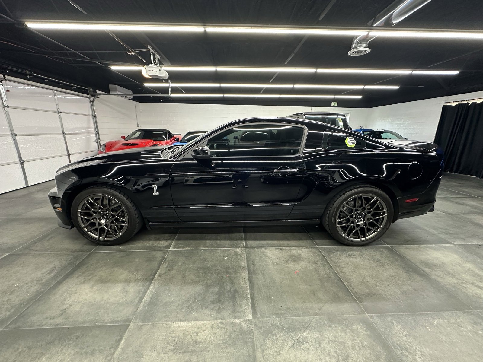 Used 2013 Ford Mustang Shelby GT500 image 3