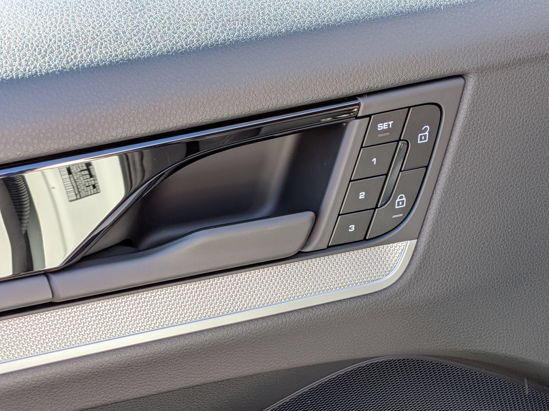 Certified 2025 Porsche Cayenne AWD/4WD image 14