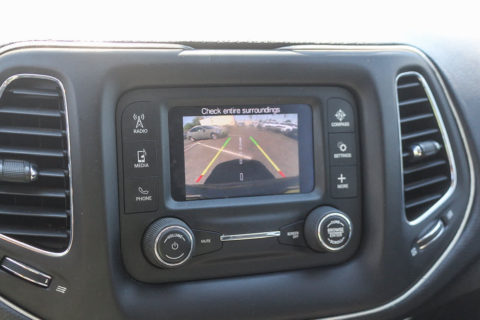 Used 2017 Jeep Compass Latitude FWD image 32