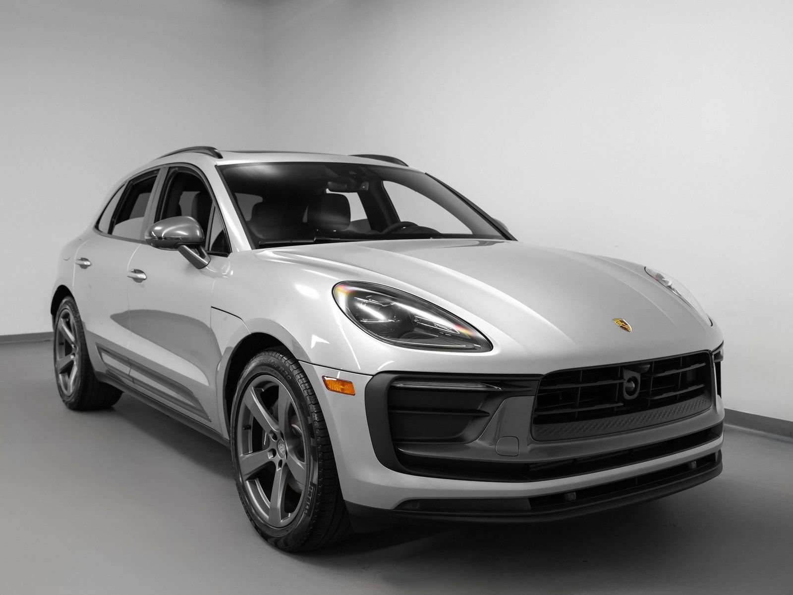 New 2025 Porsche Macan Turbo image 9
