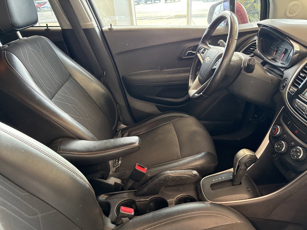 Used 2017 Chevrolet Trax LT w/ LT Convenience Package image 21