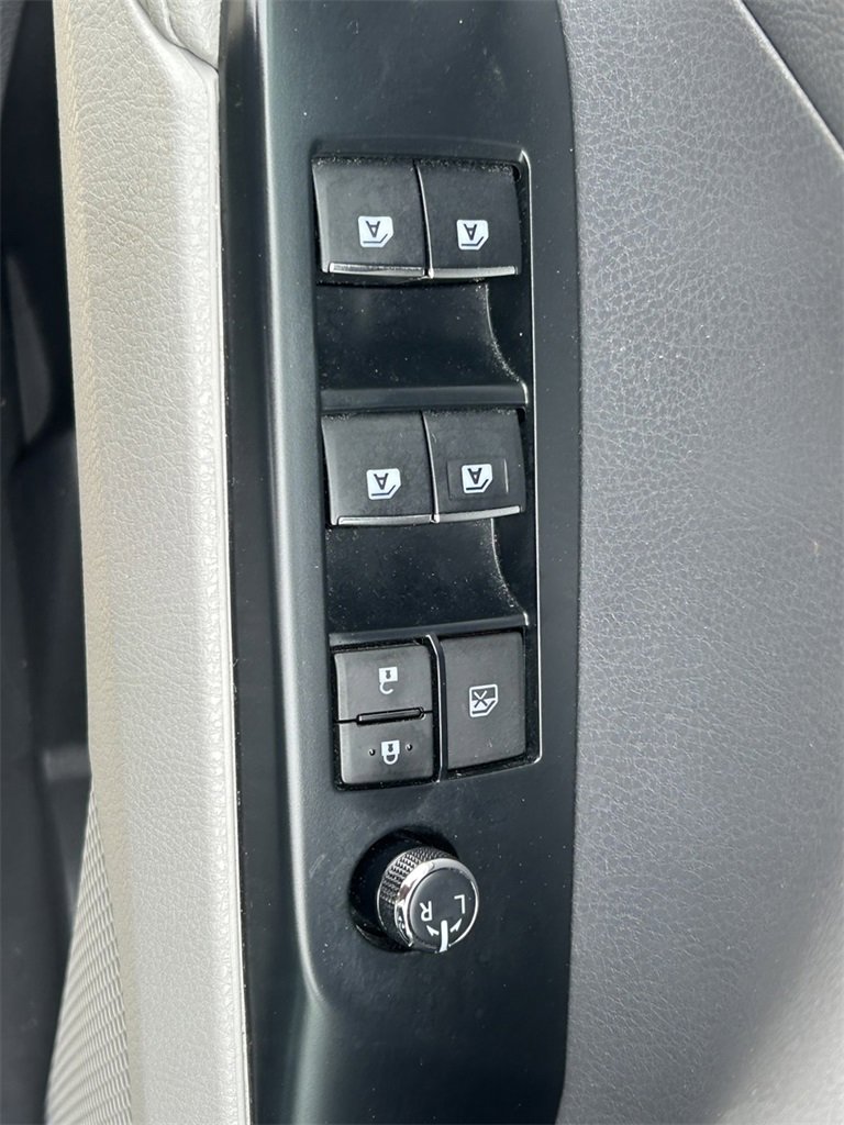 Used 2019 Toyota Camry LE image 21