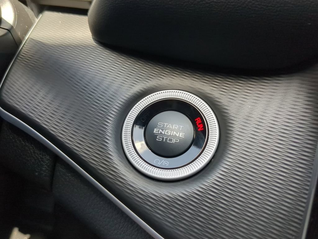 New 2025 Jeep Grand Cherokee Altitude image 12