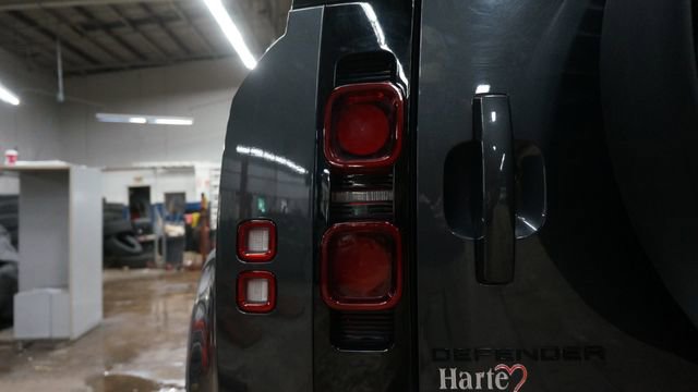 Used 2023 Land Rover Defender 90 S image 70