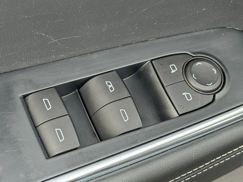 Used 2024 GMC Acadia Elevation image 18