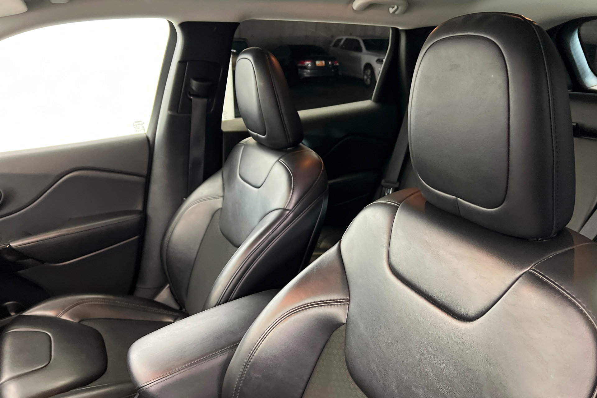 Used 2019 Jeep Cherokee Latitude Plus AWD/4WD image 16