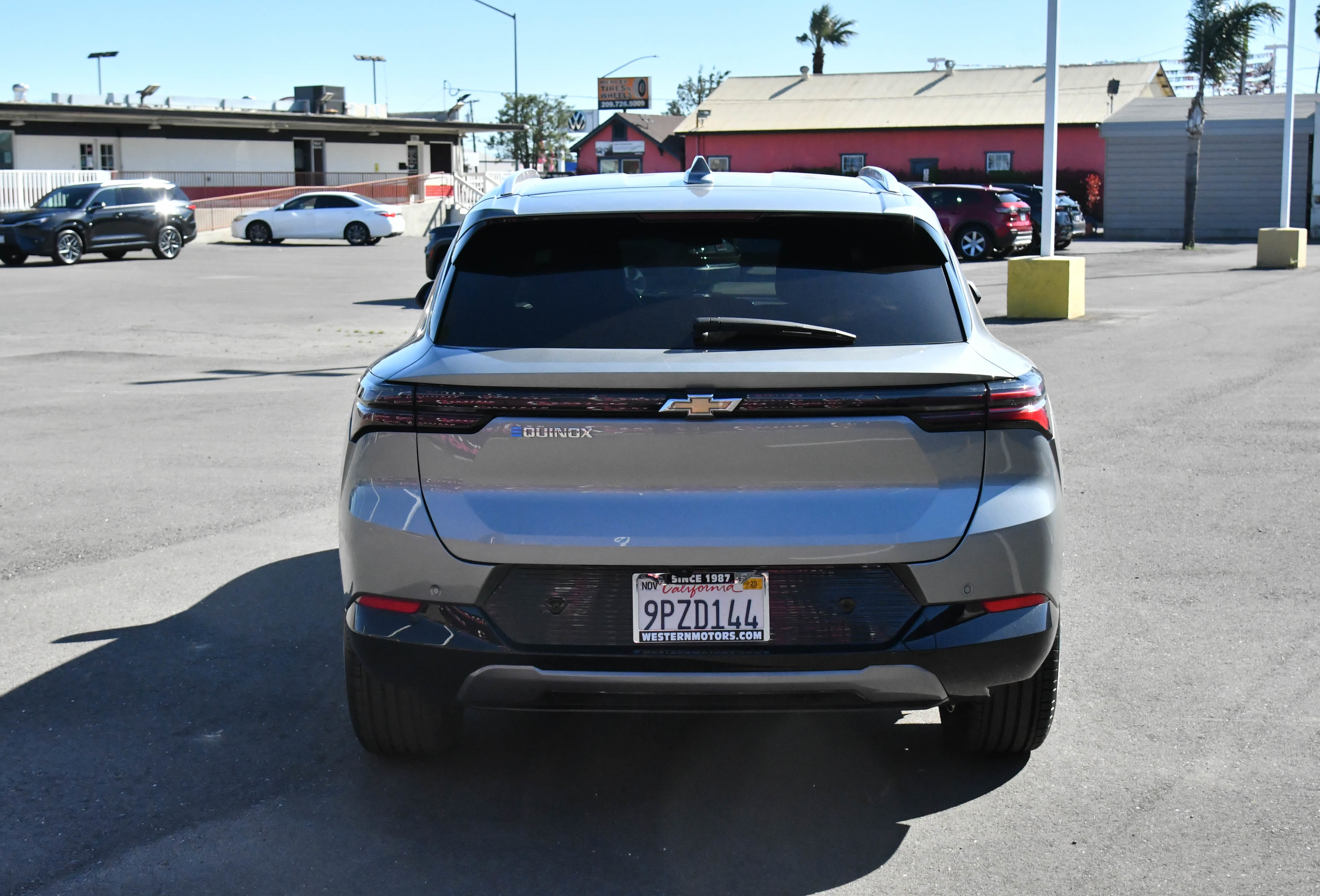 Used 2025 Chevrolet Equinox EV LT w/ Convenience Package image 7