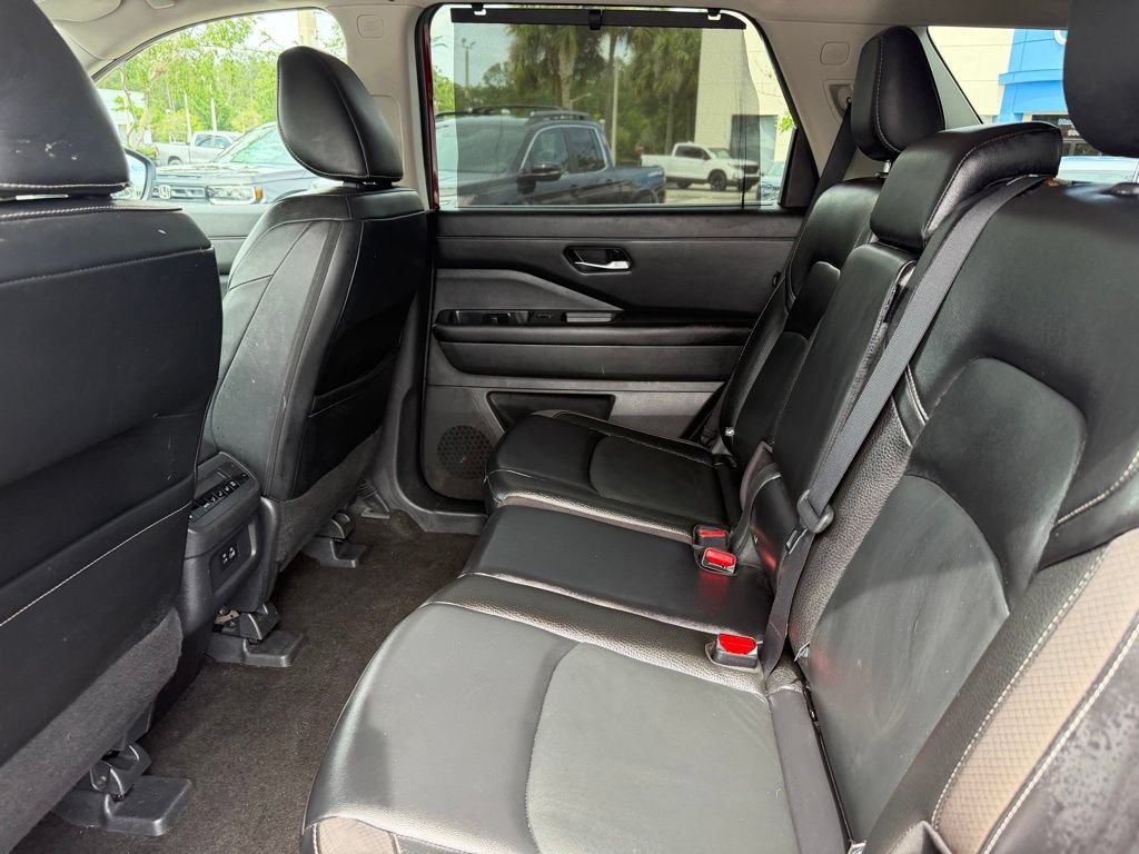 Used 2023 Nissan Pathfinder SL w/ Black Appearance Package AWD/4WD image 12