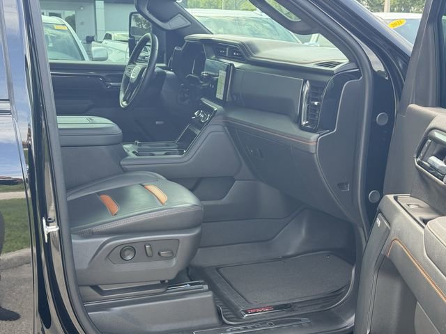Used 2025 GMC Sierra 2500 AT4 w/ AT4 Premium Plus Package AWD/4WD image 19