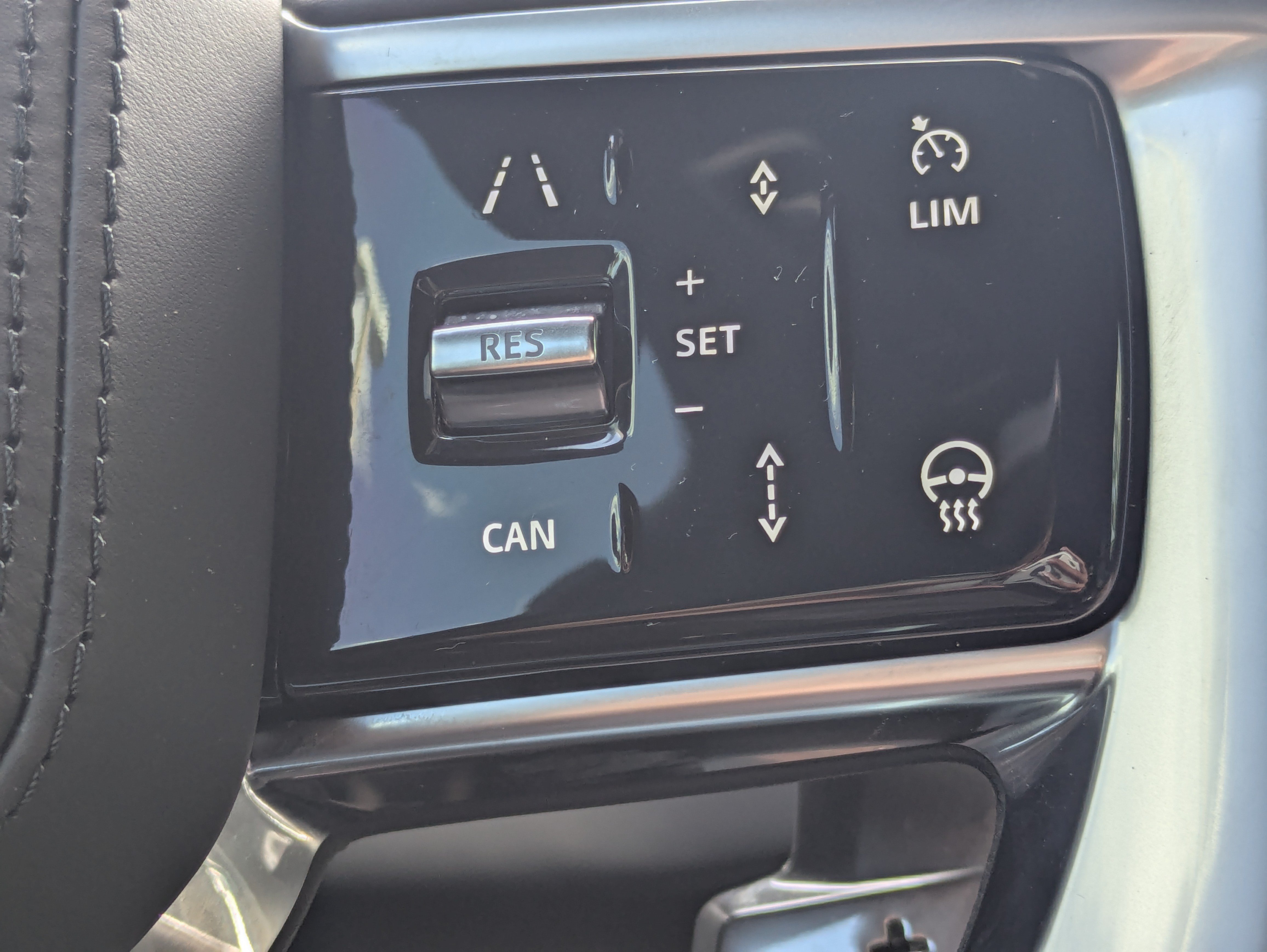 Used 2025 Land Rover Range Rover SE AWD/4WD image 25