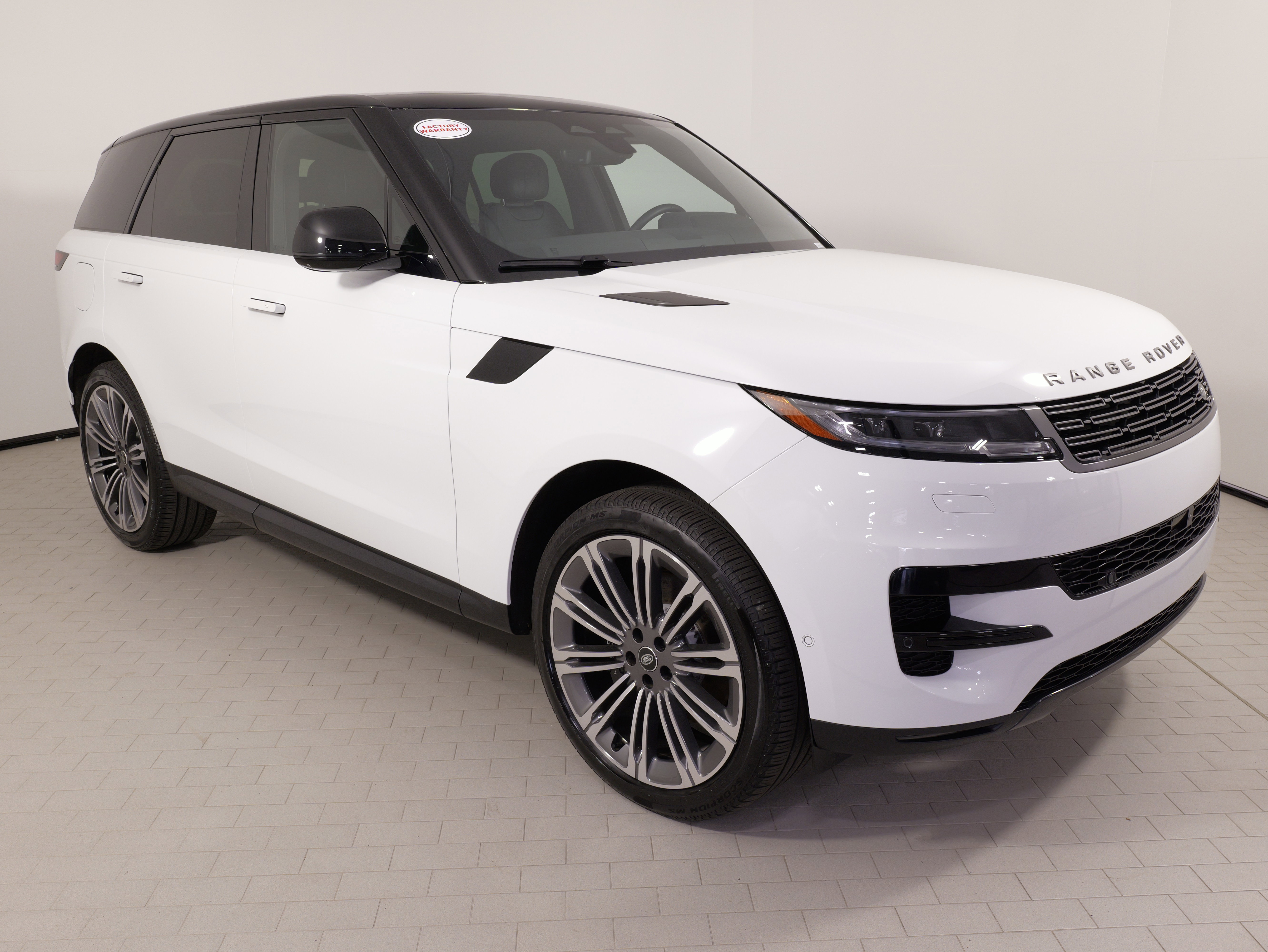 Used 2025 Land Rover Range Rover Sport SE image 6