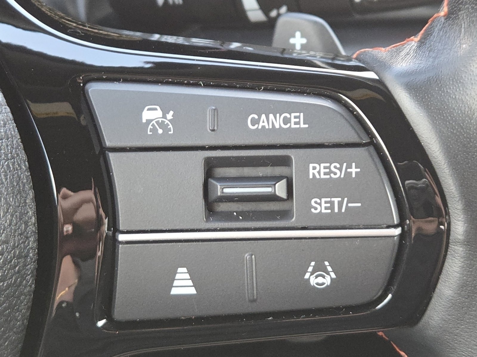 Used 2025 Honda Pilot Sport image 5