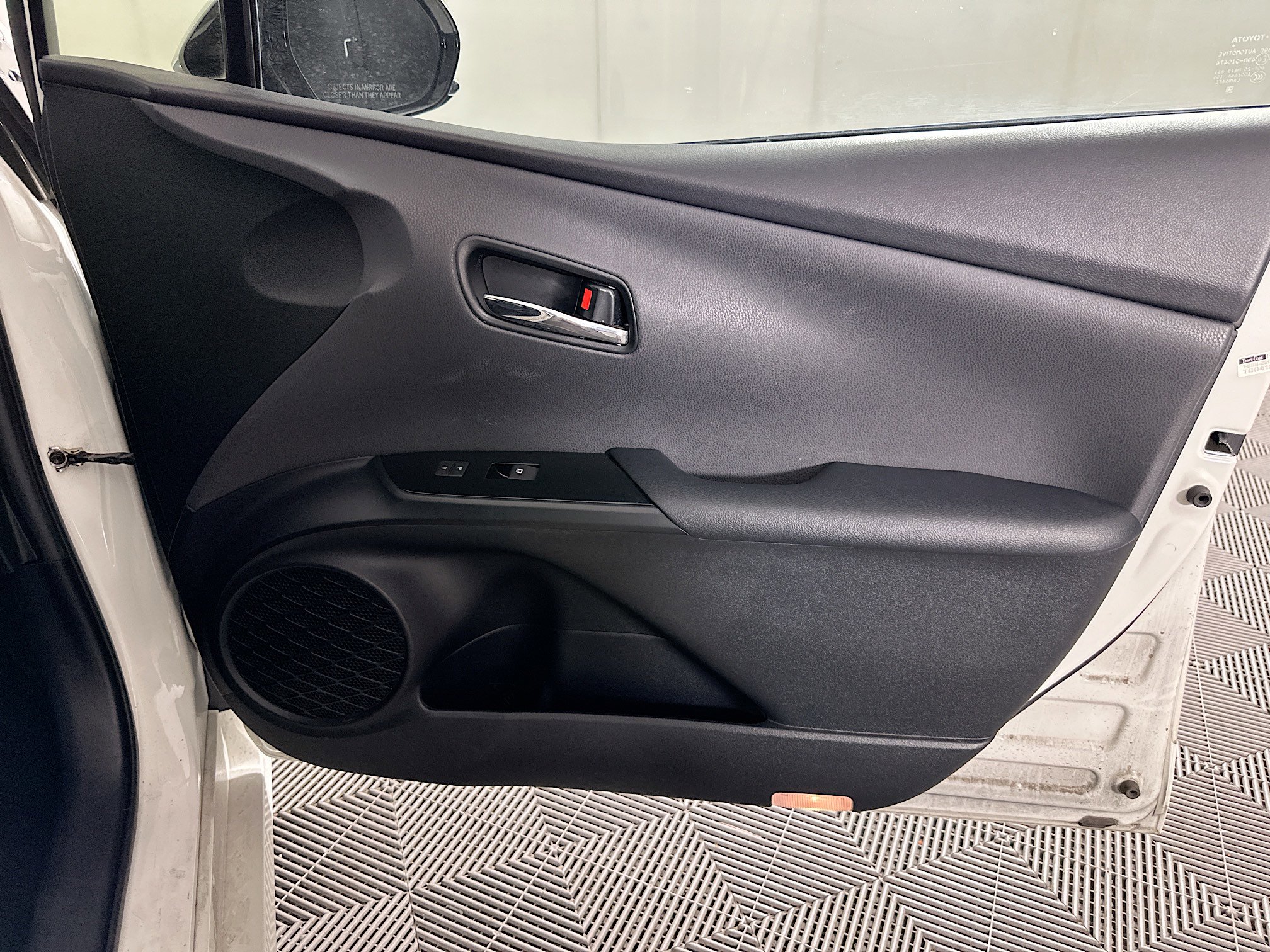 Used 2017 Toyota Prius Four Touring w/ Premium Convenience Package FWD image 31