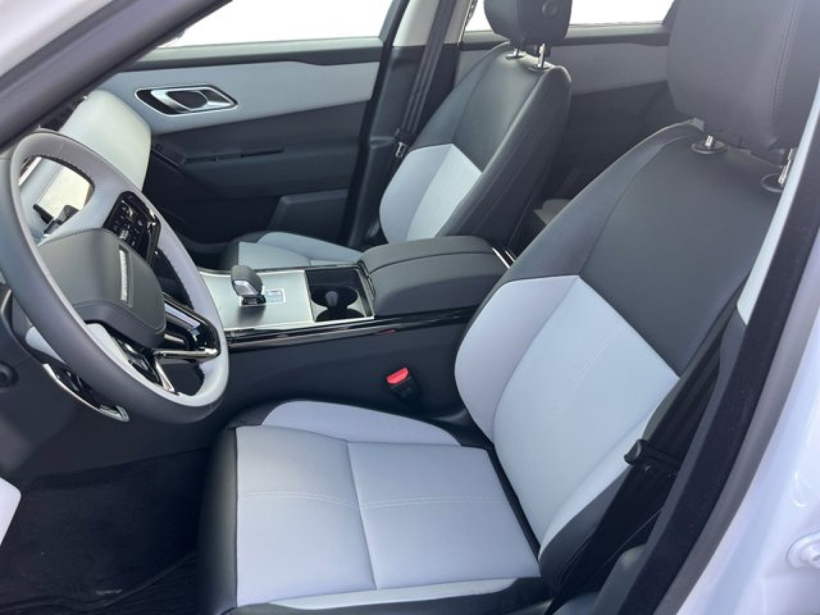 New 2025 Land Rover Range Rover Velar Dynamic SE image 10